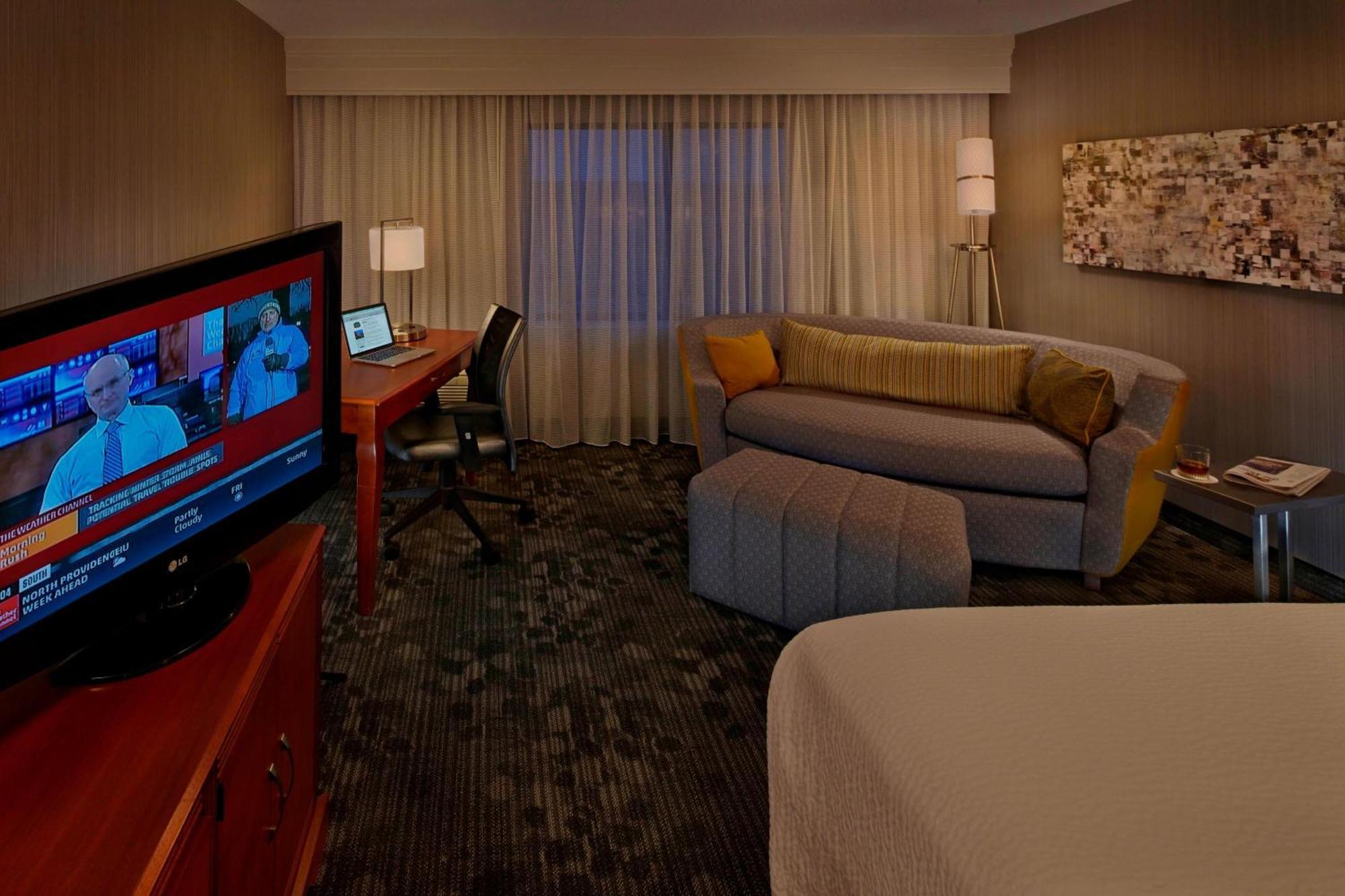 Courtyard By Marriott Providence Warwick Hotel Exterior photo
