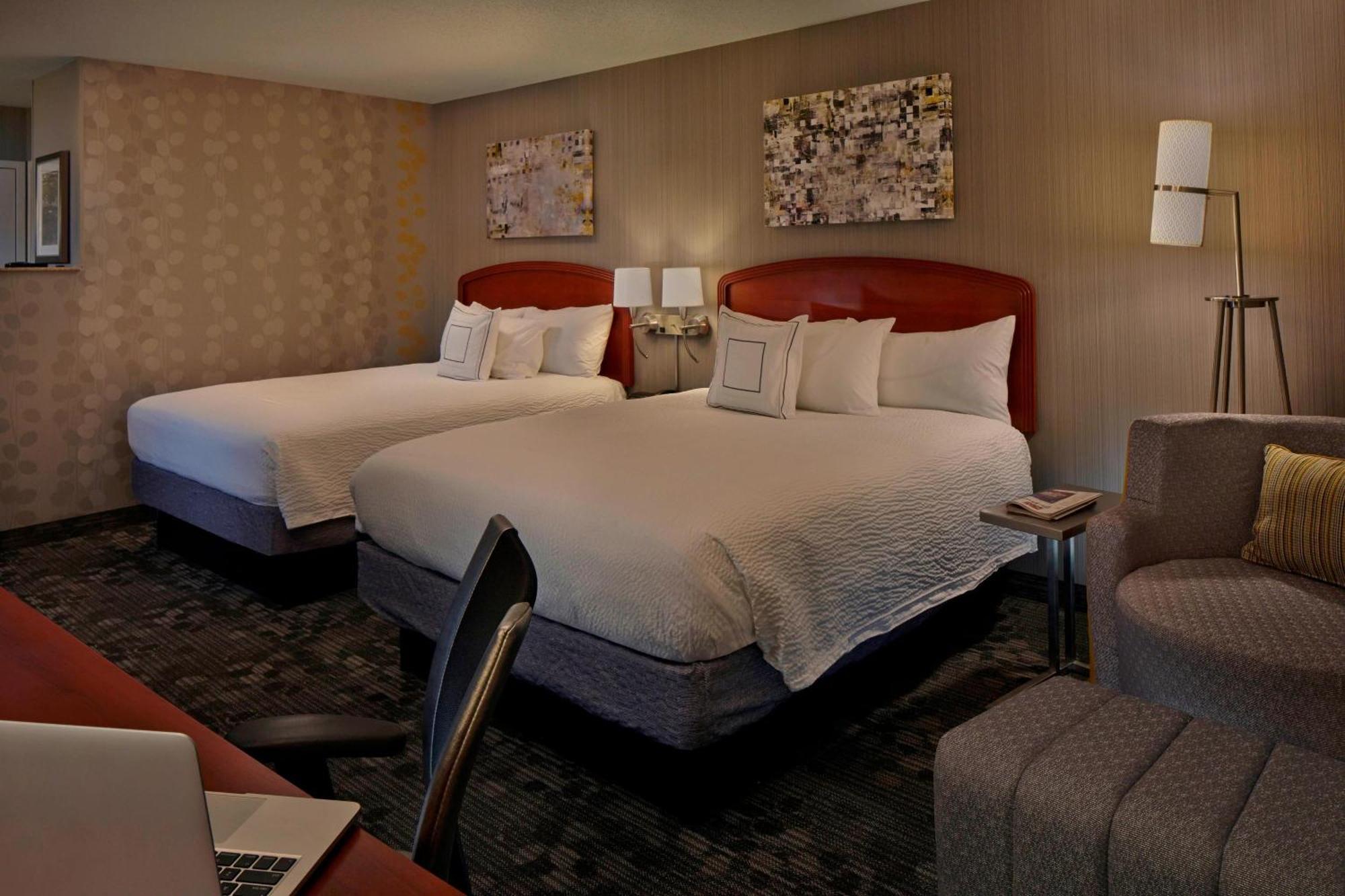 Courtyard By Marriott Providence Warwick Hotel Exterior photo